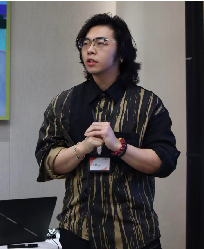 潘腾照片